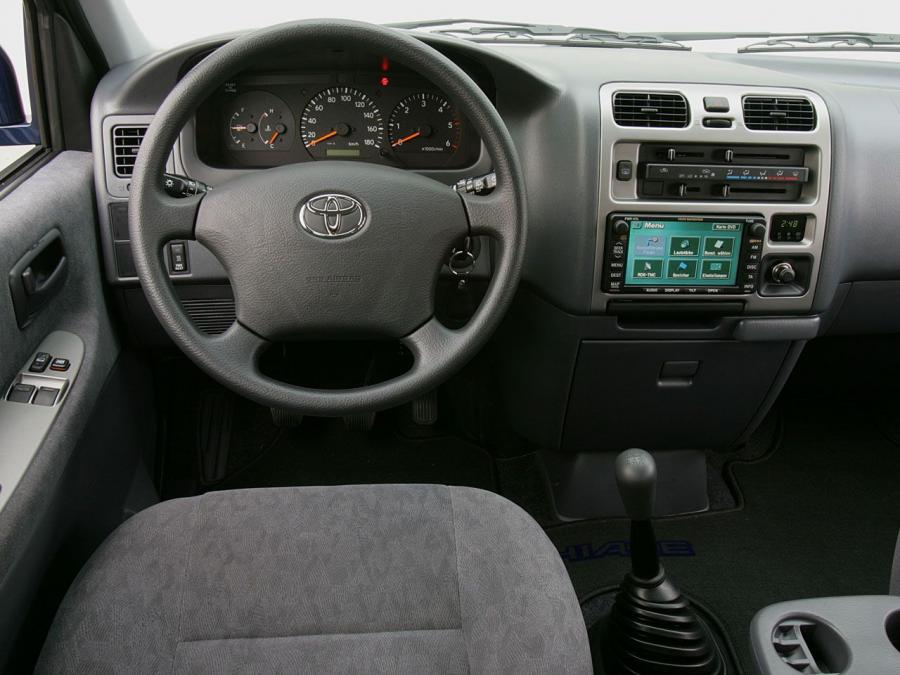  Toyota Hiace 2006 года  (фото 15 из 27)